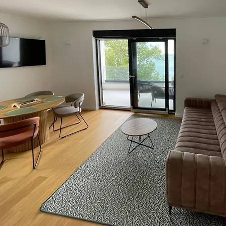 Seafront Apartmán *