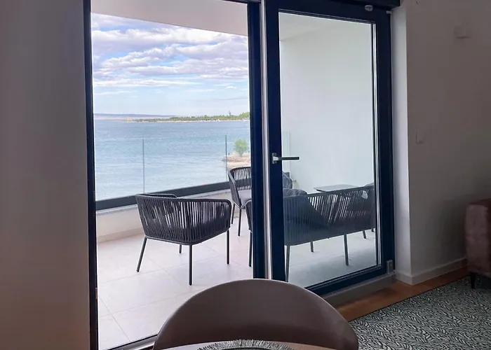 Seafront Селине